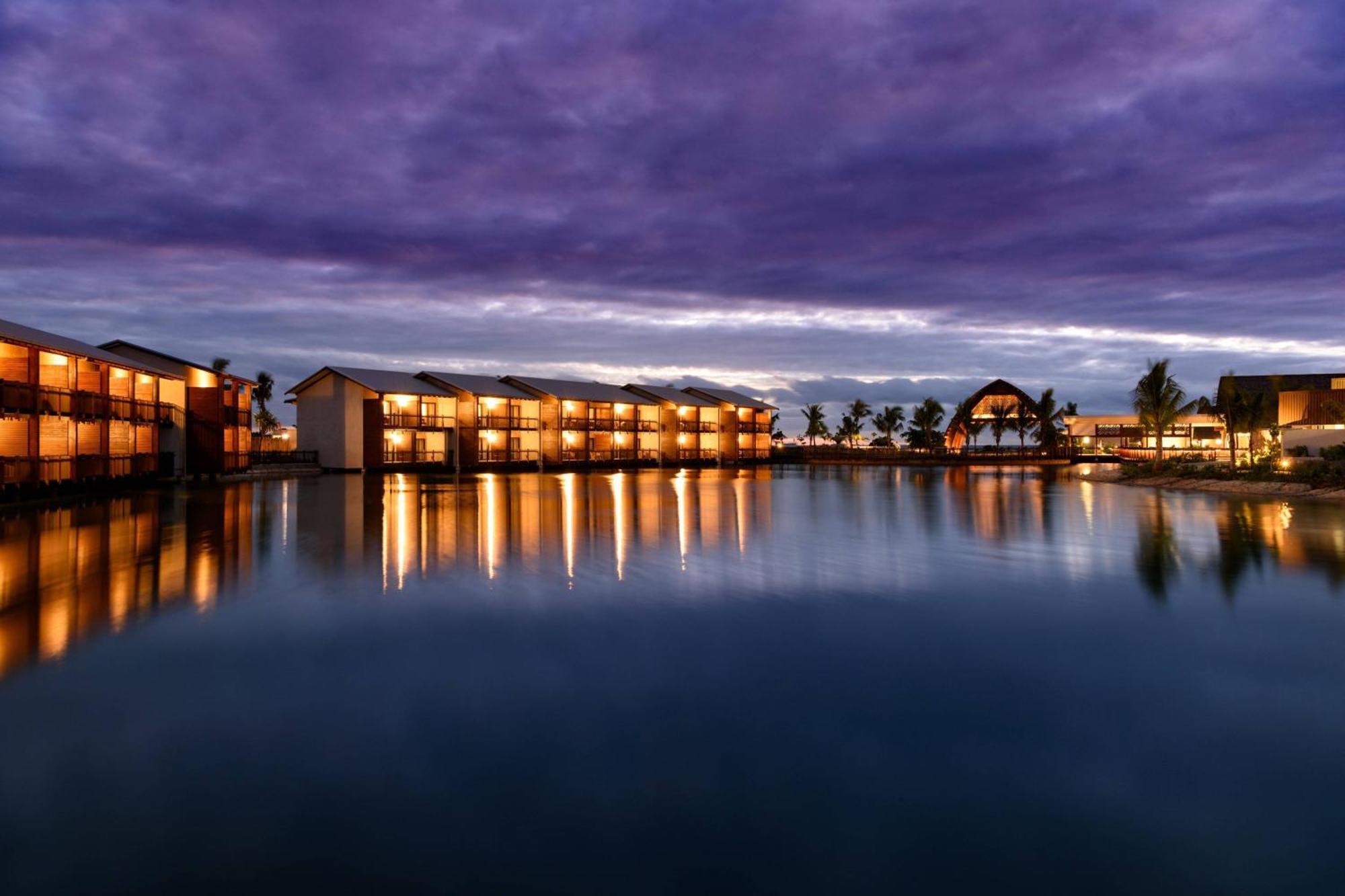 Fiji Marriott Resort Momi Bay Ngoại thất bức ảnh The Lake at the Hotel