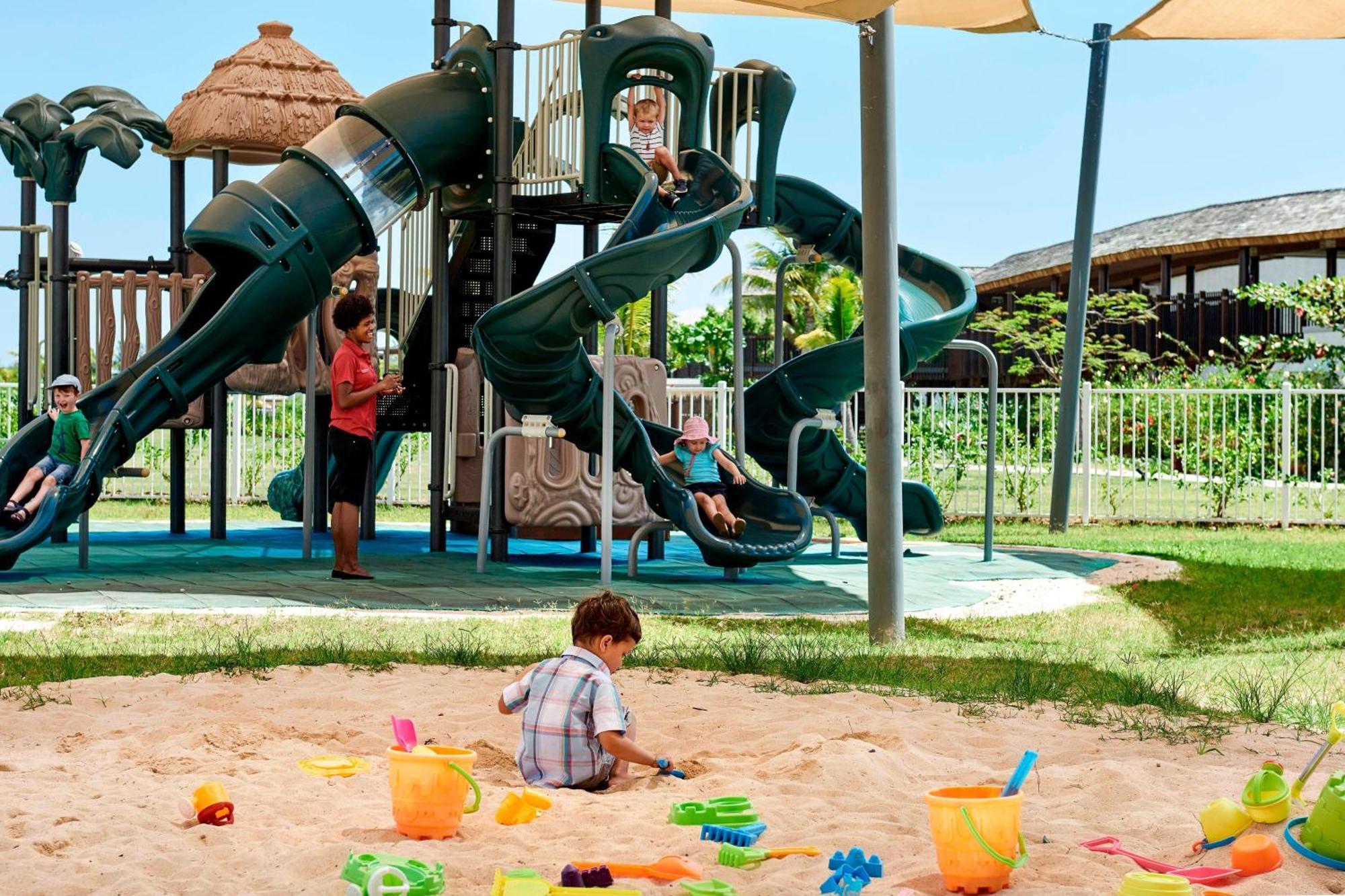 Fiji Marriott Resort Momi Bay Ngoại thất bức ảnh Playground at the resort