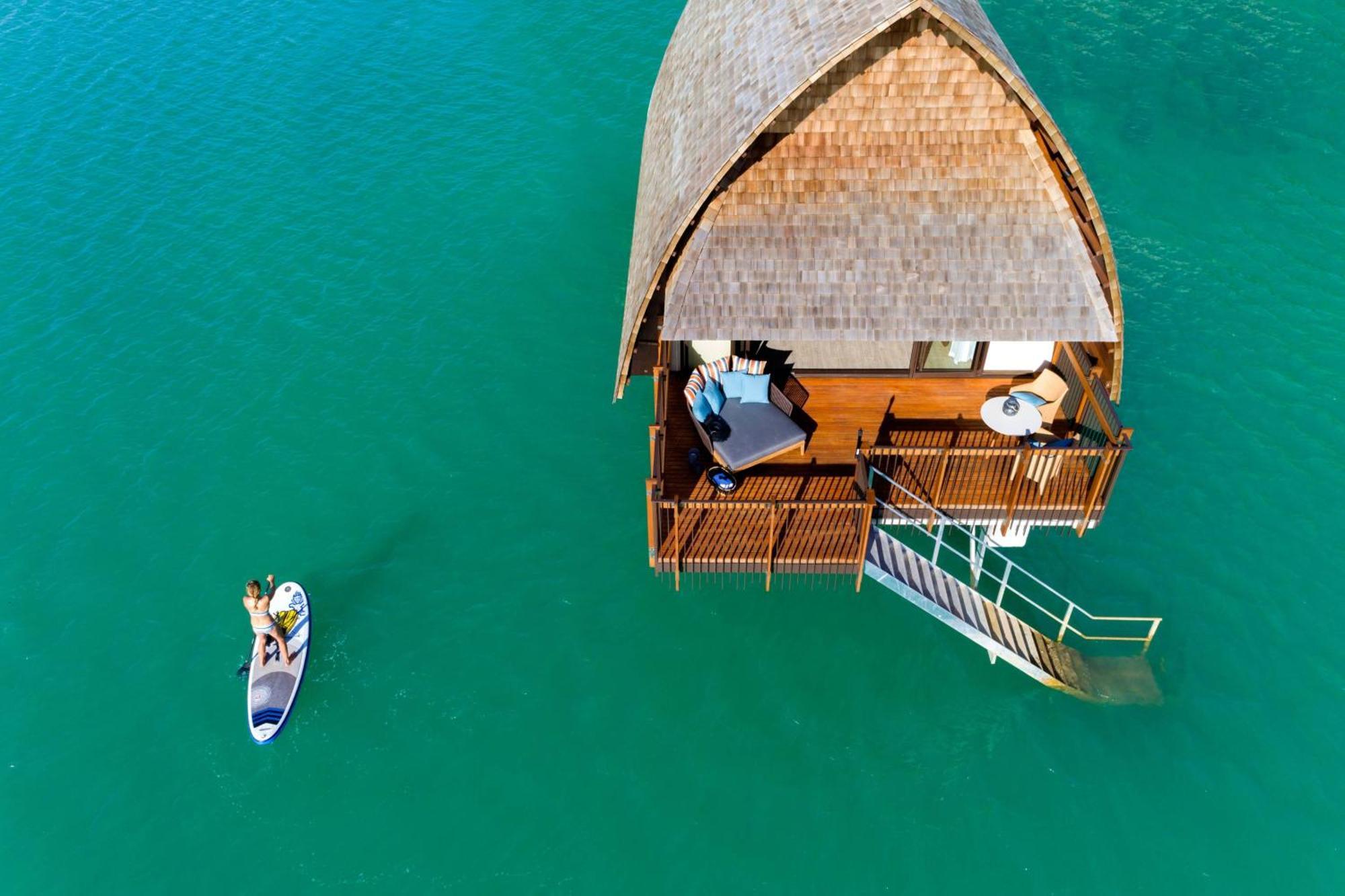 Fiji Marriott Resort Momi Bay Ngoại thất bức ảnh Aerial view of a floating bungalow