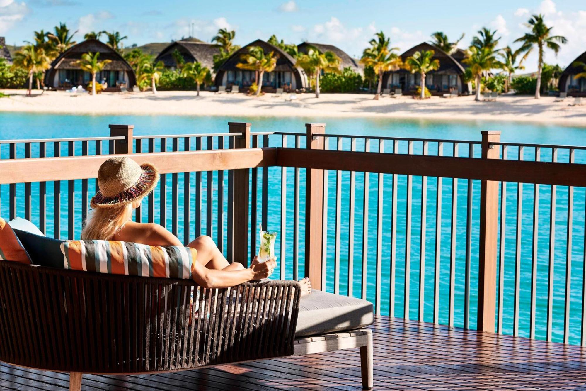 Fiji Marriott Resort Momi Bay Ngoại thất bức ảnh A view of the beach from the resort