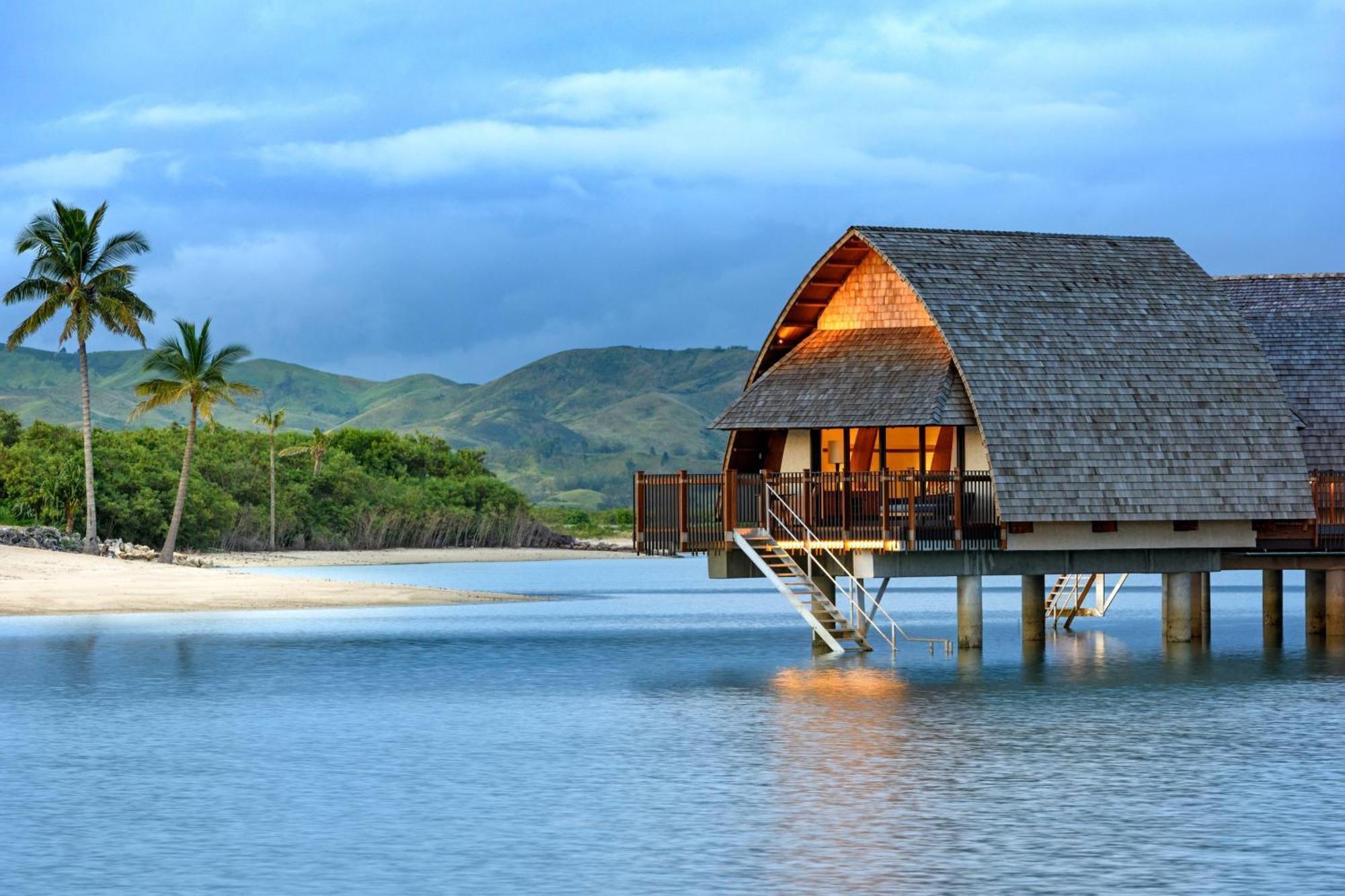 Fiji Marriott Resort Momi Bay Ngoại thất bức ảnh Overwater bungalow at the resort