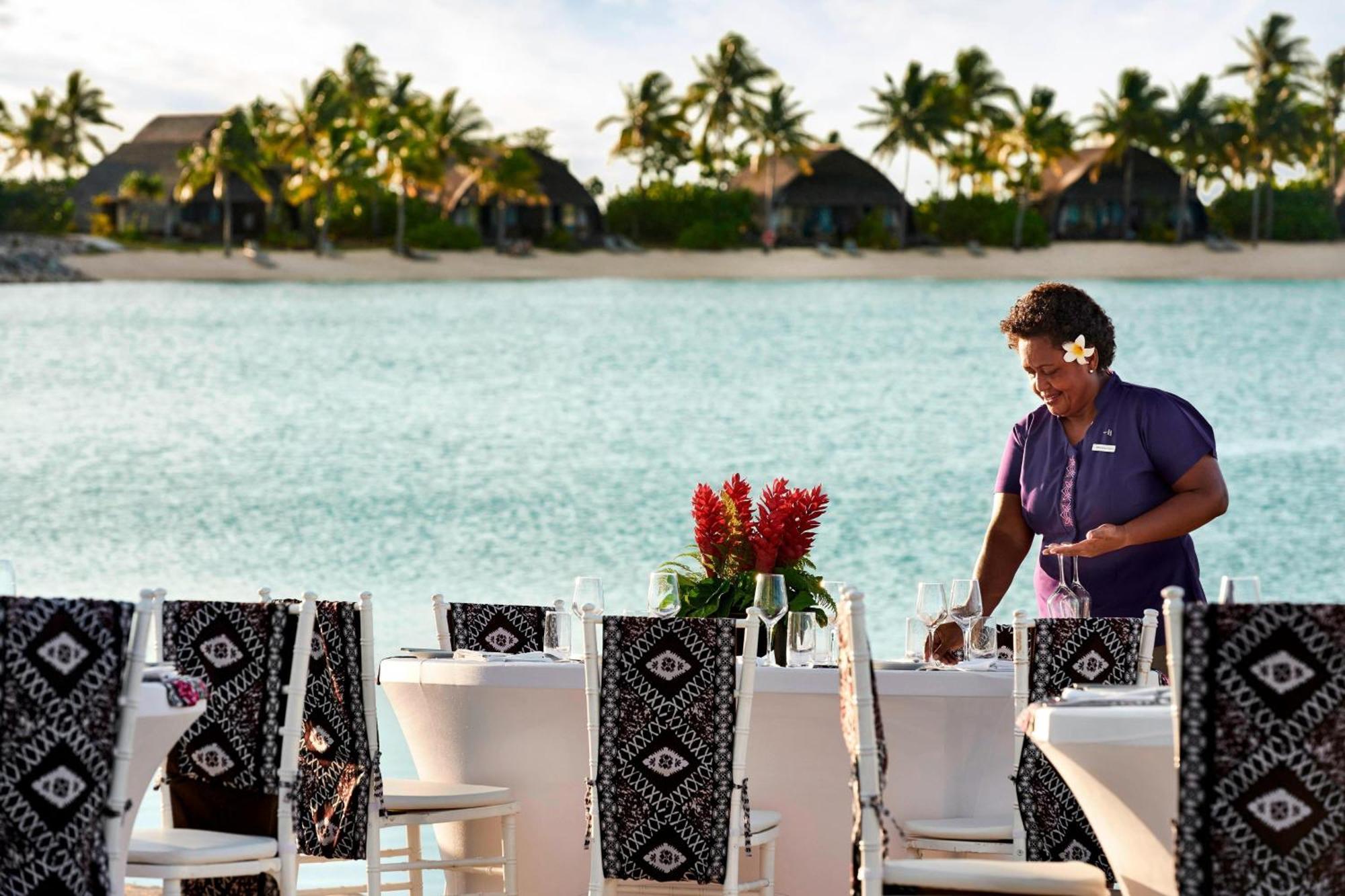 Fiji Marriott Resort Momi Bay Ngoại thất bức ảnh A restaurant at the resort